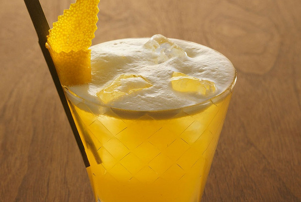 Коктейль «Физ «Утренняя слава» (Mai TaiMorning Glory Fizz)