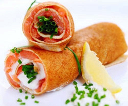 Рулетики с лососем