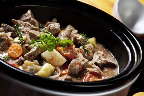 Жаркое из куриных сердец с овощами и пивом