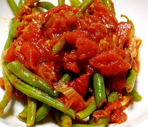 Зеленая фасоль с сальсой