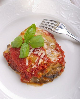 Запеченные баклажаны с соусом маринара под корочкой из пармезана (Melanzane alla Parmigiana)