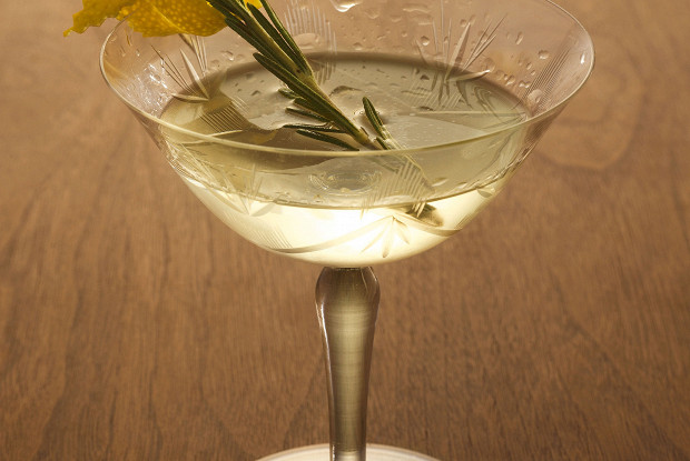 Коктейль «Копченый мартини» (Smoky Martini)