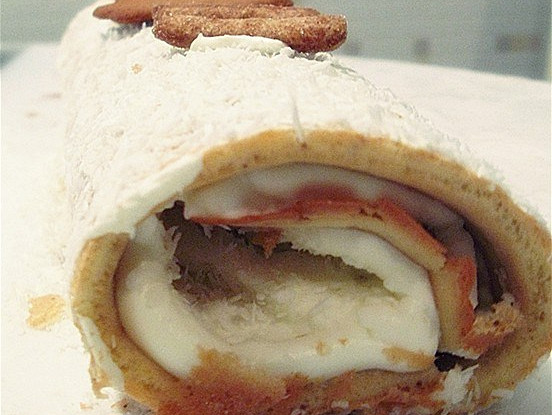 Миндальный рулет с кремом