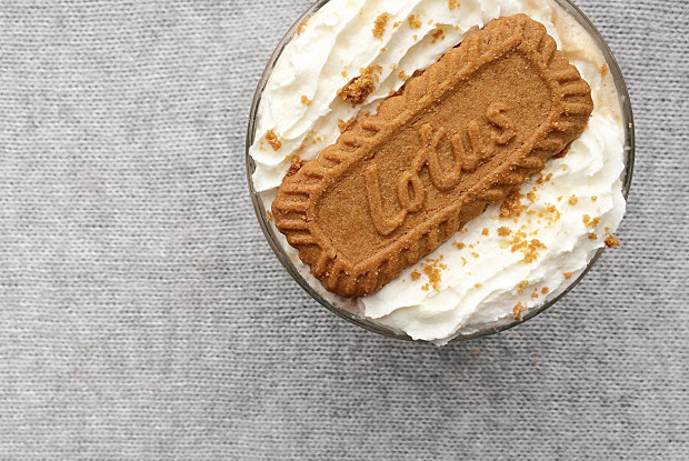 Кофе латте с пряничной пастой Biscoff