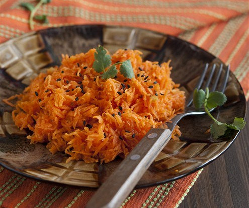 Пикантный морковный салат
