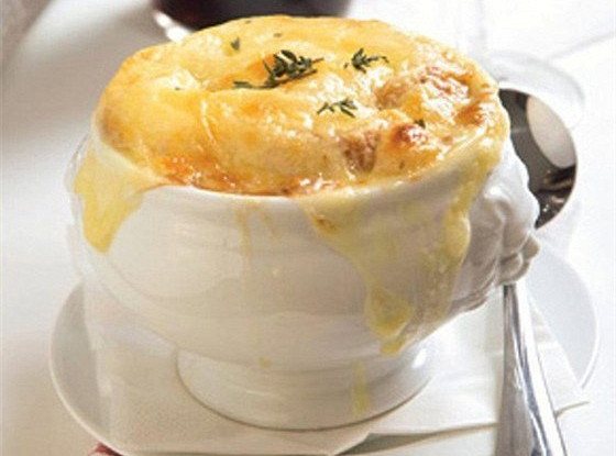 Куриный жюльен с грибами и твердым сыром