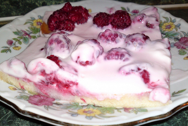 Летний пирог с малиной