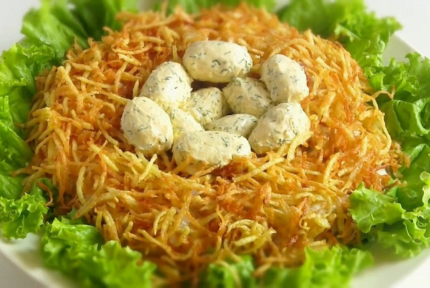 Салат с курицей «Гнездо глухаря»