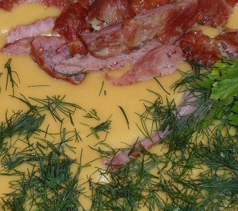 Сырный суп с копчеными ребрами