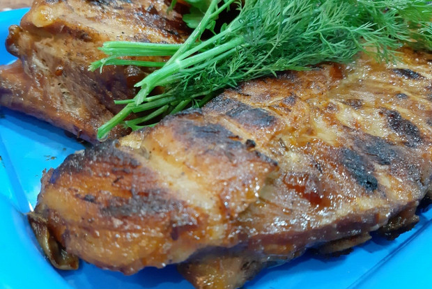 Свиные ребра с соусом BBQ