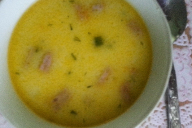 Сырный суп с полукопченой колбасой