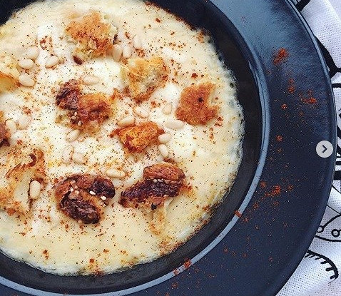 Луковый суп с кедровыми орешками