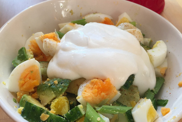 Салат с яйцом и огурцом