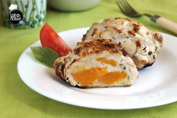 Рулетики куриные с консервированными персиками