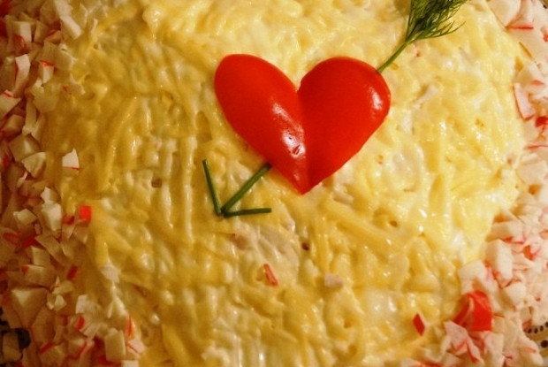 Салат с картофелем, крабовыми палочками и яблоками