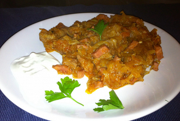 Тушеная капуста со свининой по-польски