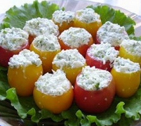 Запеченный перец, фаршированный брынзой