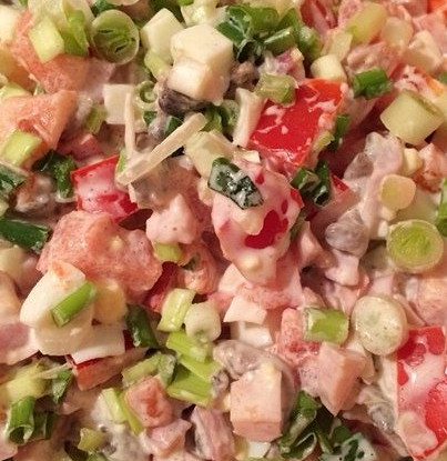 Салат с копченой курицей и шампиньонами