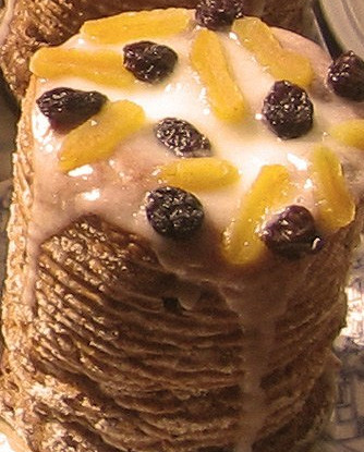 Кулич с изюмом в глазури
