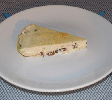 Запеканка из творога со сливочным маслом и изюмом