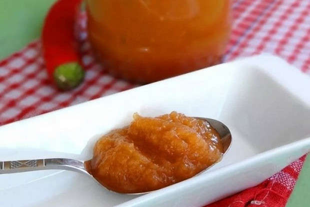Кабачковая икра с майонезом и томатом