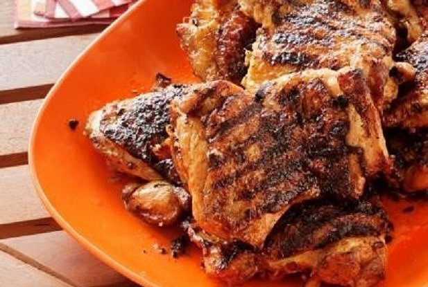 Чесночно-имбирные куриные бедрышки на гриле