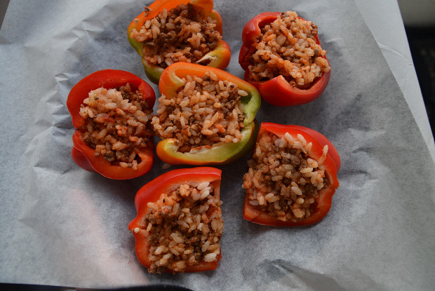 Сладкие перцы, запеченные с мясом и рисом