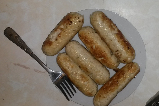 Нежные домашние сосиски из куриного филе