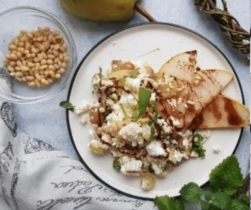 Салат с кускусом, грушами, виноградом, мятой и кедровыми орехами