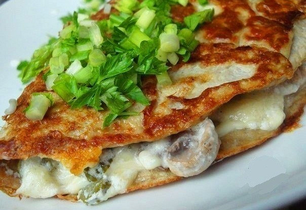 Бризоль с зеленью и шампиньонами