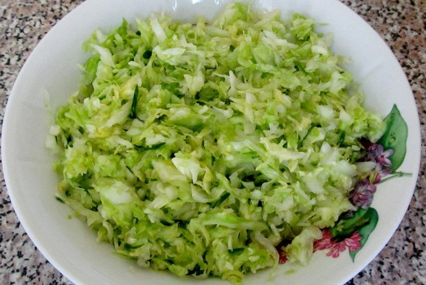 Свежая капуста с луком
