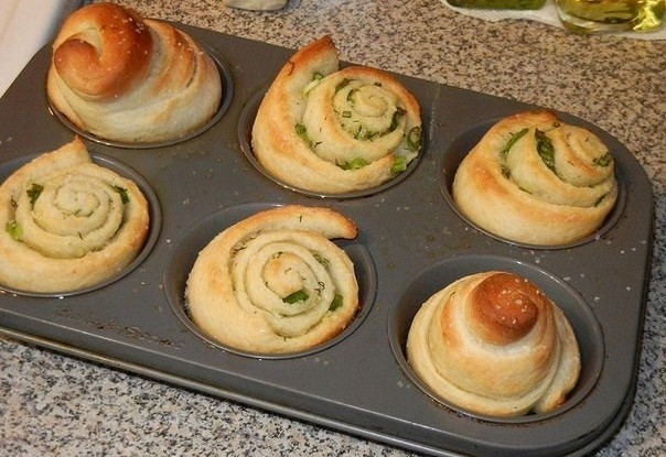 Луково-чесночные рогалики