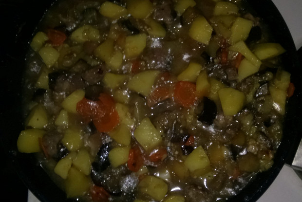 Баклажаны с мясом и картофелем