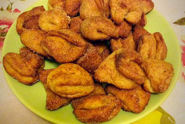 Печенье из творожного теста с медом и корицей