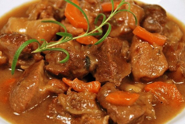 Телятина в маринаде из кваса, лука, перца и корня имбиря
