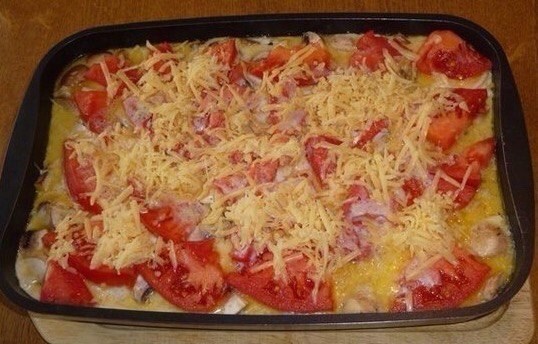 Свинина, запеченная с овощами под соусом бешамель