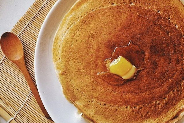 Ржаные блины на кефире с корицей и медом