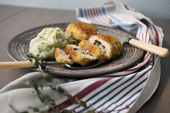 Котлеты куриные с сыром в мультиварке