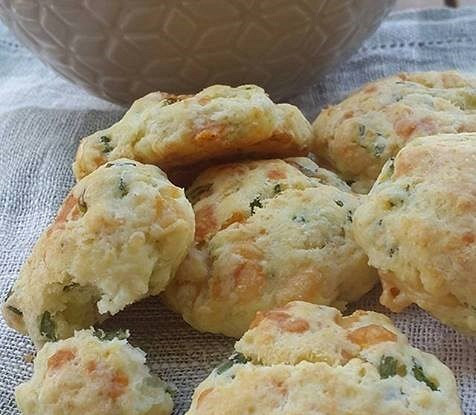 Сырное печенье с зеленым луком