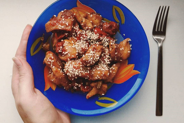 Куриное филе в соусе терияки и овощами