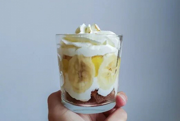 Десерт из банана и ликера