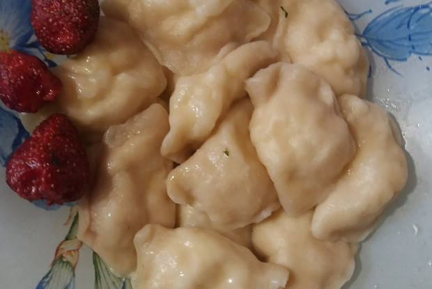 Вареники с творогом и клубникой