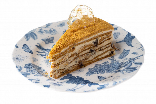 Классический медовик с черносливом