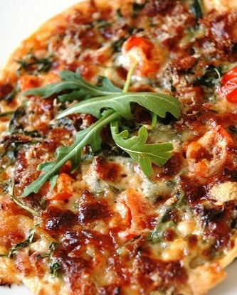 Пицца с луком-пореем и артошоками