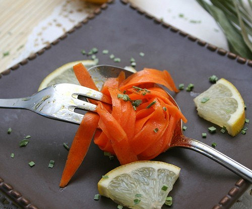 Лимонная морковь с зеленью