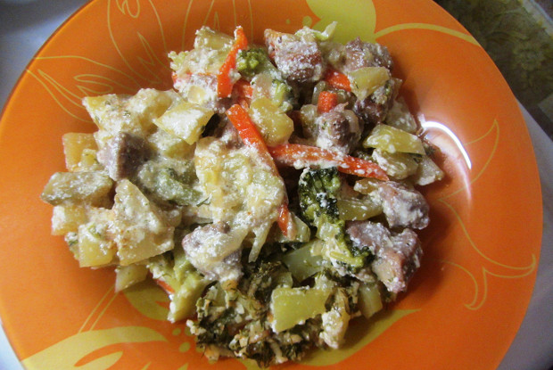 Свинина с овощами в горшочках