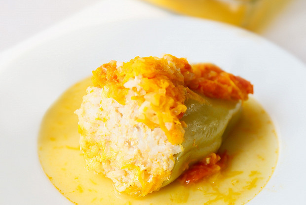 Перцы, фаршированные куриным фаршем и рисом