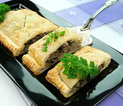 Штрудель с грибами и луком