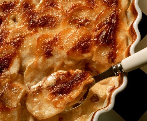 Картофельная запеканка с беконом и луком