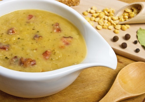 Суп гороховый с куриным мясом и копченостями